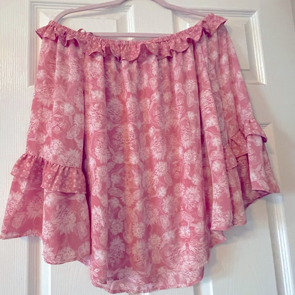 GAP Women's Off Shoulder Paisley Top size L, EUC- worn once.